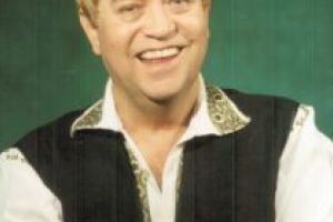 La mulţi ani, Benone Sinulescu! Interpretul de muzică populară împlineşte 81 de ani