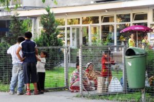 Ne enervează: Mizeria şi prostituţia din zona gării CFR