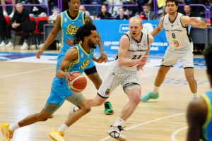 Derby-ul Transilvaniei se mută la Cluj! U-BT are 2-0 şi poate termina rapid duelul cu CSU Sibiu în faţa propriilor fani. Meciul se joacă mâine