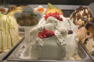 Delicios! 16 sortimente de îngheţată, răcoritoare şi alte bunătăţi la Merigo, singura gelaterie gourmet din Bistriţa (FOTO)