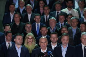 Apel la trădare: PSD îi îndeamnă pe liberali să se lepede de Bolojan înaintea votului pe moţiunea de cenzură