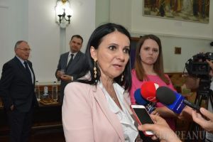 Numai de bine: Ministerul Sănătăţii obligă instituţiile din subordine să-i ceară voie înainte să dea informaţii presei ca să evite prejudiciile de imagine