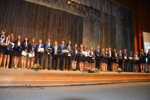 Cursul festiv al celor 190 de absolvenţi ai Colegiului „Ştefan cel Mare” Suceava, ...