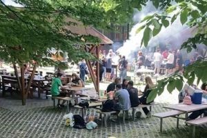 Spaţii pentru grătare amenajate la Platoul Corneşti din Târgu Mureş
