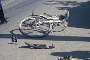 Accident pe Bulevard, in Ploiesti. Biciclist, lovit de masina