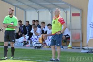 FOTO: Cât de tare a fost agresat arbitrul Mihai Domşa la Șpring?!!! Ciudat la maxim: la o săptămână distanţă de la scandalul cu Horea Ciucă, aiudeanul – rezervă în Liga a 2-a, la Oradea!