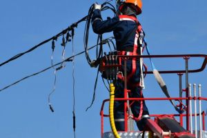Unde se opreşte curentul în Argeş: întreruperi programate în perioada 04-10 mai 2026