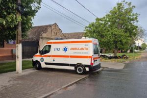 Fată de 16 ani lovită pe zebră în oraşul Buziaş de către o şoferiţă neatentă