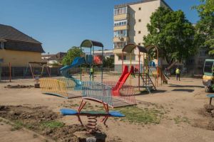 Primăria Timişoara modernizează locurile de joacă. Primele lucrări au început în zona Aradului