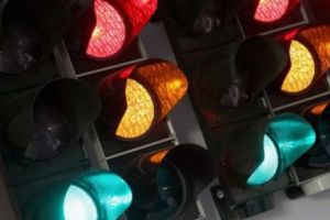 Semafoare inteligente care indică în permanenţă şoferilor lumina verde