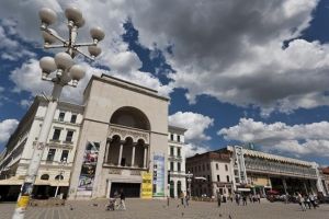 Mamicile Mai Tari Ca Google – flashmob in centrul Timisoarei, pe ritmuri latino