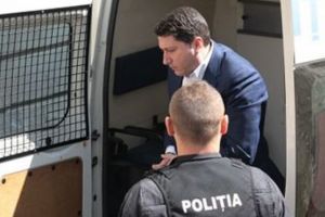 Cine este avocatul implicat în dosarul percheziţiilor efectuate la clanul Ciucurică