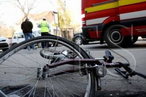 Trei accidente rutiere în care au fost implicaţi biciclişti, în doar 24 de ore