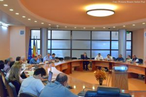 Din cauza drumurilor, Scripcaru ameninţă că suspendă autorizaţiile de construcţie din Tractorul