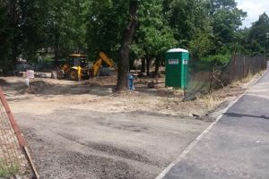 Firma care modernizeaza Parcul Alpinet, amendata de Politia Locala. Murdarea orasul