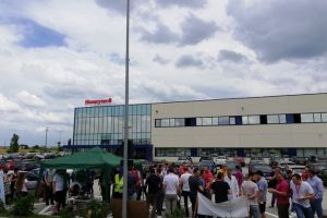 Angajatii filialei unei companii internationale din Timisoara au intrat in greva de avertisment