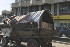 Cu căruţa în sensul giratoriu