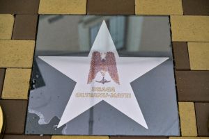 O stea pentru marea doamna a teatrului din Romania: FOTO. Draga Olteanu Matei, omagiata pe Aleea Personalitatilor din Piatra-Neamt