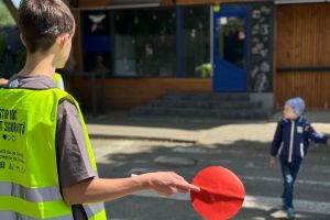 Poliţiştii băcăuani îi avertizează pe pietoni: neatenţia în trafic poate avea consecinţe tragice