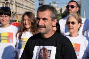 Cine este ploiesteanul care a mers PE JOS pana la Bruxelles si de ce a facut asta