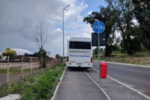 Tupeu de MAI! Un autocar al Poliţiei de Frontieră a blocat atât pietonii cât şi bicicliştii în zona bazei Dinamo din Oradea