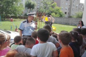 „Picii” de grădiniţă au învăţat regulile de circulaţie rutieră