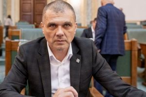 Raspunderea penala a minorilor ramane la 14 ani. Senatorul PNL Silviu Cosa: Intrebarea nu e de ce un copil comite o talharie, ci ce au facut adultii din viata lui timp de 12 ani