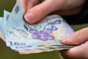 Semnal de alarmă al unui economist: „Fiecare român pierde 1.600 de euro pe an, inclusiv copiii şi pensionarii”