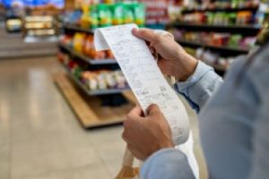 Economia României este în recesiune de trei trimestre, dar fără semnele unei crize majore (consultant economic)
