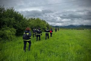 FOTO+VIDEO. Mobilizare cu final fericit: Baietelul de 5 ani disparut in Sibiu a fost gasit in viata dupa 40 de ore de cautari in padure