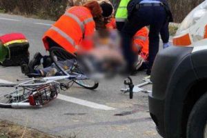 Femeie transportată la spital. Coliziune între o maşină şi o bicicletă în municipiul Satu Mare