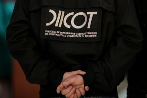 Unul dintre vameşii din Botoşani anchetaţi de DIICOT contestă măsura luată de procurorii de crimă organizată
