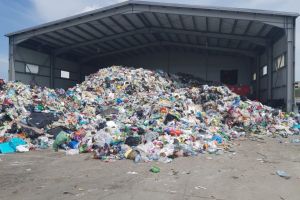 Cine îşi bate joc de sibieni? SOMA împiedicată să descarce plasticul la staţia de sortare Brantner Environment