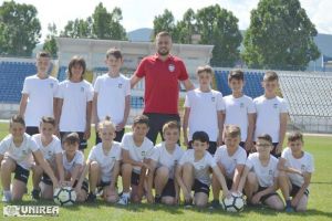 FOTO, AFC Unirea 1924, campioană judeţeană la juniori E | „Alb-negrii” lui Ciprian Selagea, la etapa de zonă de la Arad