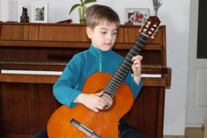 Elev al Liceului de Arte ”Regina Maria” din Alba Iulia, premiul II la un festival internaţional de chitară din Italia