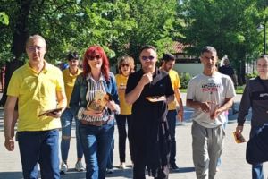 AUR Râmnicu Vâlcea, acţiune dedicată Zilei Familiei în Parcul Zăvoi: „Familia românească trebuie apărată şi susţinută!”