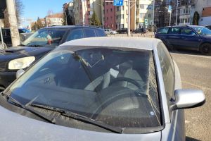 Străzile neasfaltate, principala cauză a prafului din oraş. Situaţia se va schimba