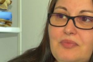 Caz HALUCINANT. O femeie PARALIZATĂ susţine că a fost ABUZATĂ la POLIȚIE: „Au vrut sa-mi bage un FIERBĂTOR ÎNCINS în ZONELE INTIME”