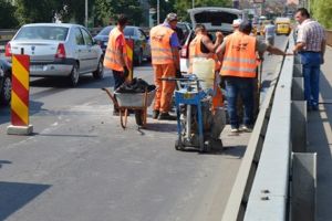 Trafic îngreunat pe DN10 la Teliu din cauza lucrărilor de reparare a podurilor