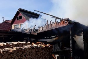 Incendiu la Reteag. Un bărbat a suferit arsuri pe 40% din suprafaţa corpului