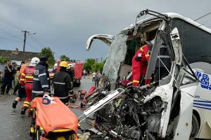 TRAGIC! Creşte numărul VICTIMELOR în urma ACCIDENTULUI de autobuz de ieri! Unui TÂNĂR i-a fost AMPUTAT PICIORUL