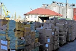 Contrabandă cu pahare de whisky şi coniac în portul Constanţa 