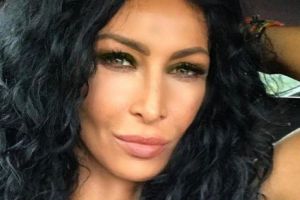 MIHAELA RĂDULESCU şi relaţia ei ATIPICĂ. Romantismul LIPSEȘTE, dar IUBITUL EI a „scos-o la SHAORMA în ELVEȚIA”