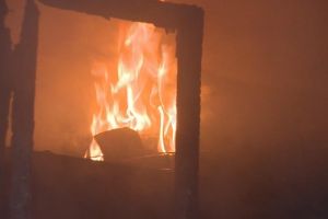 Gospodării afectate de incendii puternice, la Capu Câmpului şi Salcea