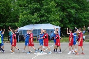 Copii din centrele de plasament din Timis participa la o competitie fotbalistica la Gavojdia