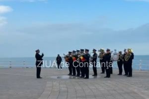 FOTO+VIDEO: Spectacol al Fanfarei Muzica Militara a Fortelor Navale pe Faleza Cazinoului Constanta