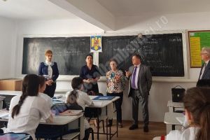 Școala Postliceală Sanitară „Carol Davila” Târgovişte a găzduit întâlnirea reprezentaţilor fundaţiilor, asociaţiilor şi unităţilor de învăţământ particular din regiune