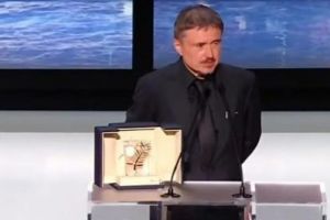 Mesaj dur al lui Cristian Mungiu, castigatorul trofeului de la Cannes - Am pretentia ca statul roman sa dea inapoi culturii si cinematografiei mai mult
