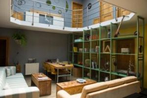 Anunţul de angajare VIRAL, postat de un hostel din Cluj: Căutăm om viu!