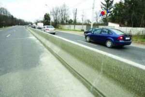 Accident pe DN1, la Breaza. O masina a intrat in parapet. Trafic restrictionat